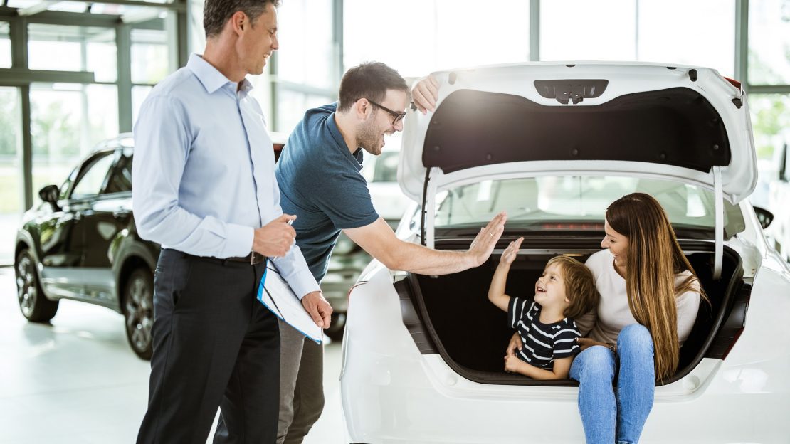 How New Auto Dealerships Can Improve Customer Experience