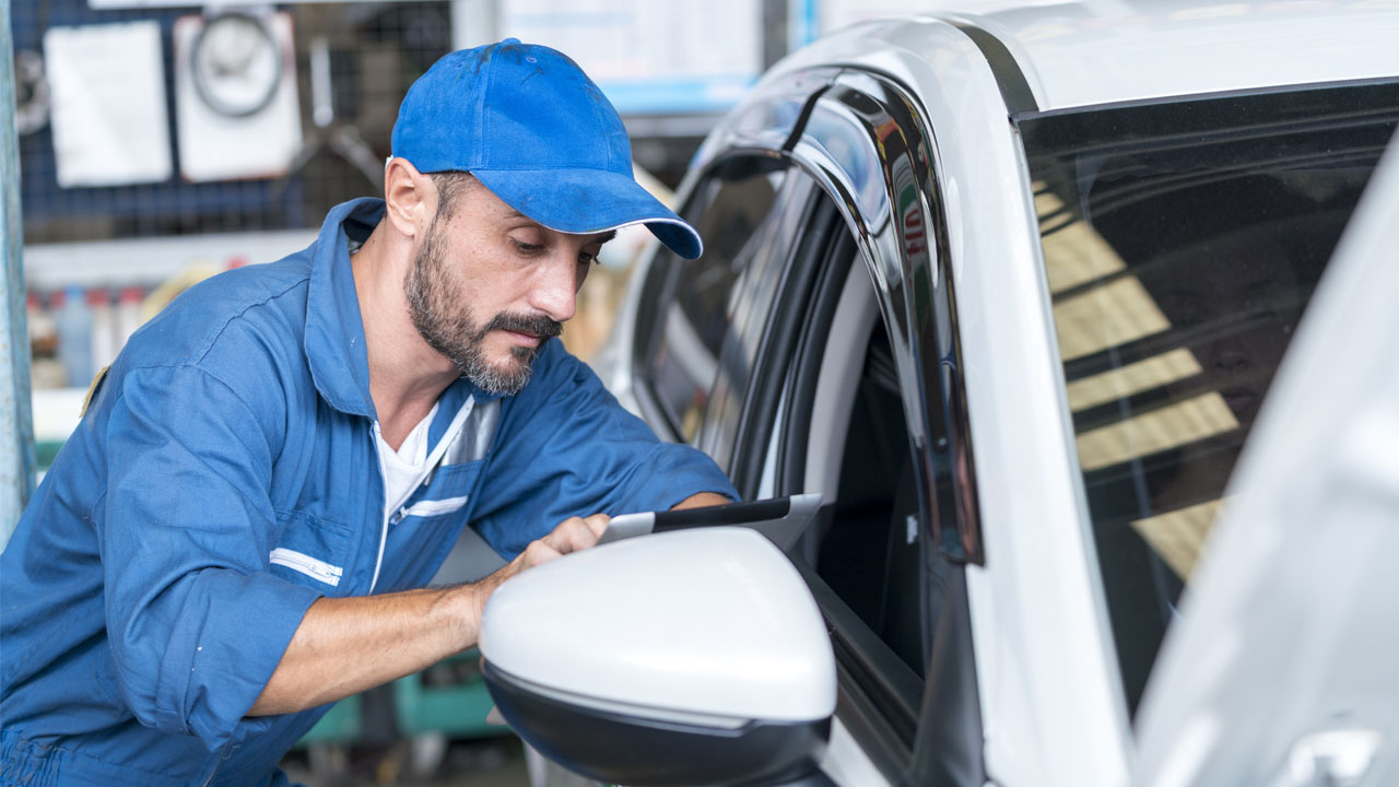 Featured image for “Automotive Industry Outlook: The Biggest Challenges Dealerships Will Face in 2022”